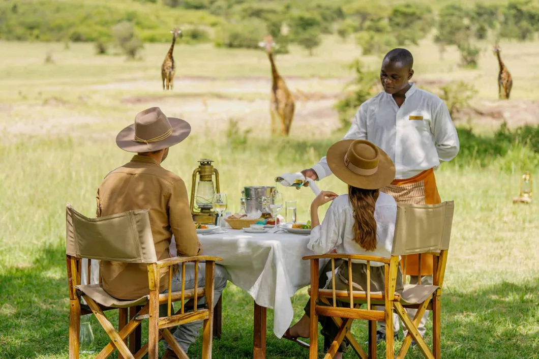 romantic_safari_serengeti_meal-1060x706